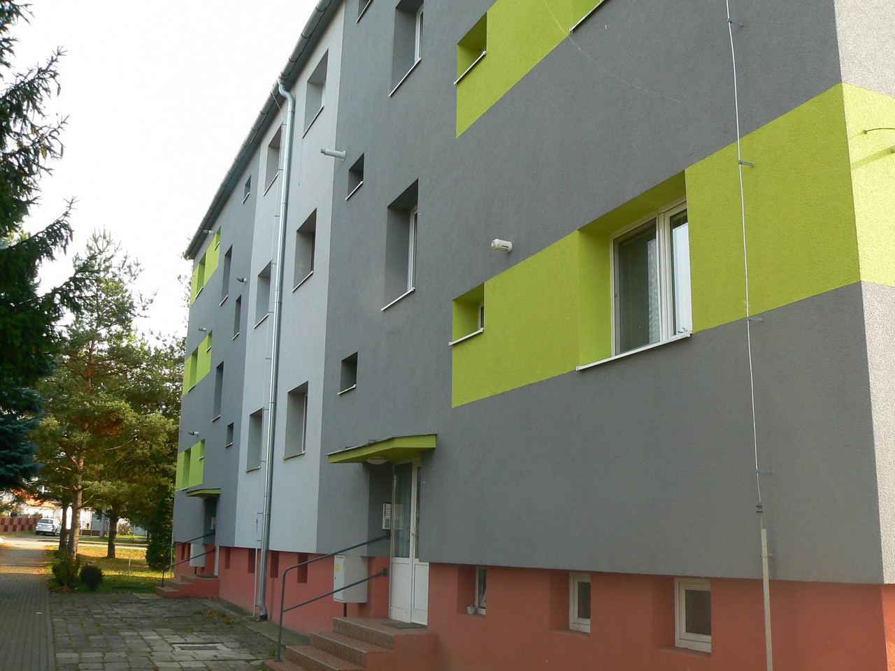 Fasáda bytový dom - Hliník nad Hronom-1